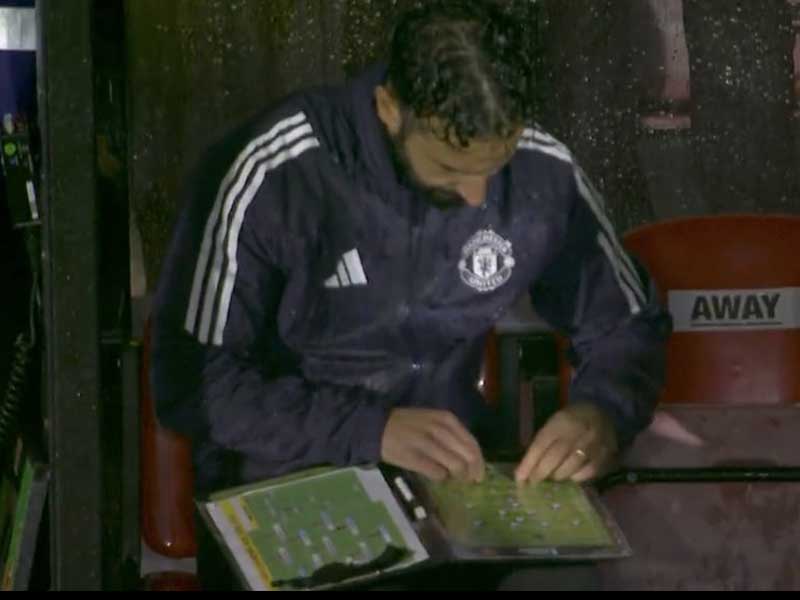 Không phải không có nỗ lực nhưng Ruben Amorim đang loay hoay trong việc tối ưu các con người của United.