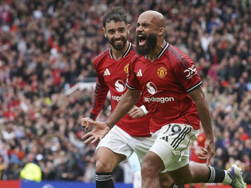 Bryan Mbeumo ghi bàn thắng mở tỉ số quan trọng trước Burney.