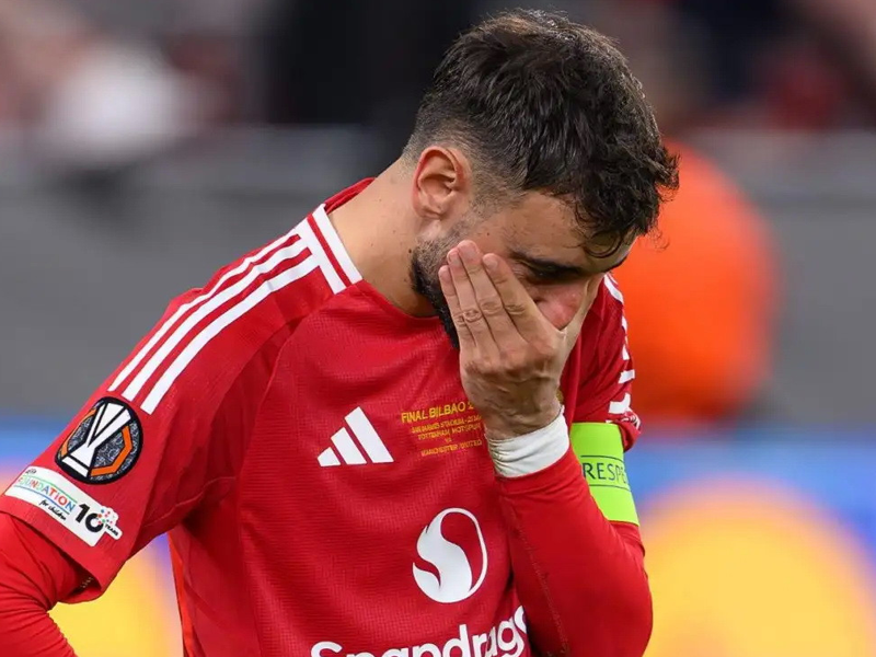 Ruben Amorim gần như cắt đứt liên lạc giữa tuyến trên và tuyến dưới của United