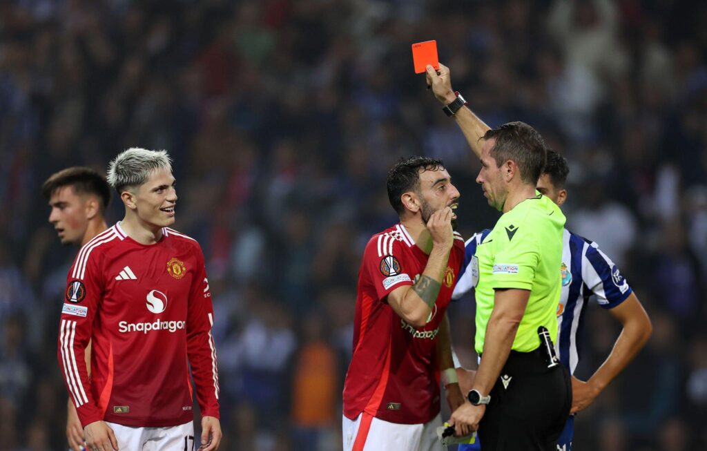 Tiền vệ Bruno Fernandes nhận 2 thẻ đỏ trong 1 tuần