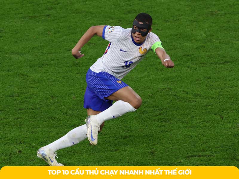 Vị vua thực sự trong cuộc đua cầu thủ chạy nhanh nhất thế giới. Tốc độ bùng nổ của anh là vũ khí hủy diệt mọi hàng phòng ngự.