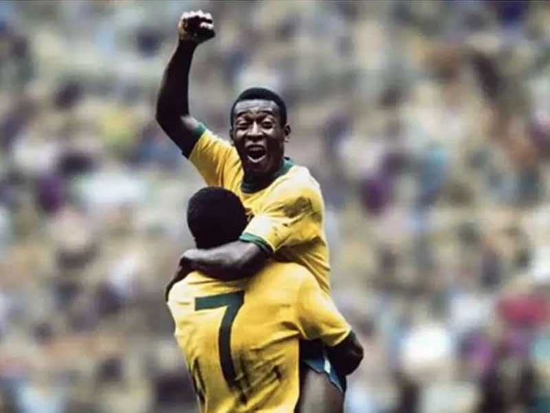 ông được IOC bầu chọn là Vận động viên của thế kỉ và được tạp chí TIME đưa vào danh sách 100 người có ảnh hưởng lớn nhất thế giới